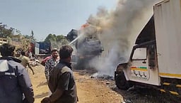 சூளகிரி காவல் நிலைய வளாகத்தில் தீ விபத்து: 50க்கும் மேற்பட்ட வாகனங்கள் தீயில் எரிந்து நாசம்