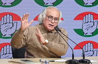 வாக்களிக்கும் உரிமையையும் ஒரு அடிப்படை உரிமையாக அறிவித்தால் என்ன? - ஜெய்ராம் ரமேஷ் கேள்வி