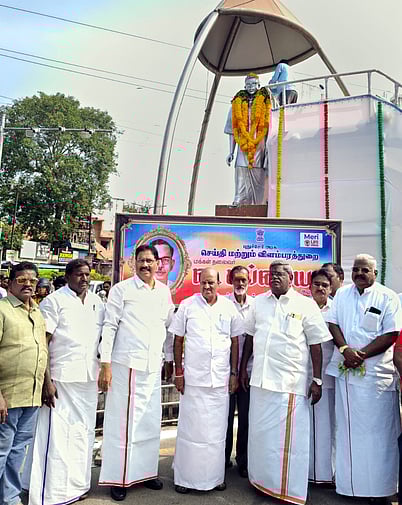 வ. சுப்பையா சிலைக்கு மாலை அணிவிப்பு