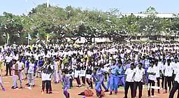 தஞ்சையில் ஒரே நேரத்தில் 1,932 மாணவர்கள் ‘கிளைடர்கள்’ பறக்கவிட்டு சாதனை!