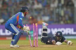 பந்துவீச்சில் அசத்தல்; பேட்டிங்கில் சொதப்பல்! இந்தியாவிடம் போராடி வீழ்ந்த அமெரிக்கா!!