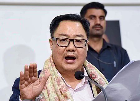 மக்களவையில் பிரதமா் உரை தவிா்க்கப்பட எதிா்க்கட்சிகளே முழுக் காரணம்: ரிஜிஜு