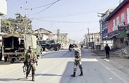 மணிப்பூா்: இரண்டு நாள்களுக்குப் பின் இயல்புநிலை திரும்பியது