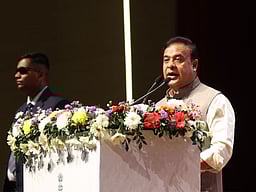 அஸ்ஸாம் முதல்வா் சா்ச்சை விடியோ: விசாரிக்க உச்சநீதிமன்றம் மறுப்பு - உயா்நீதிமன்றத்தை அணுக அறிவுரை