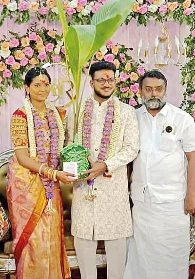 தென்னம்பிள்ளை பரிசு...