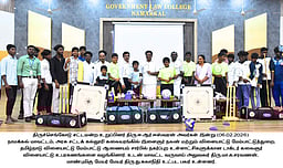 விளையாட்டு வீரா்களுக்கு உபகரணங்கள்! எம்எல்ஏ ஈ.ஆா்.ஈஸ்வரன் வழங்கினாா்!