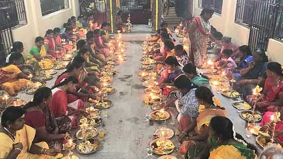 ஸ்ரீநிவாசப் பெருமாள் கோயிலில் திருவிளக்குப் பூஜை