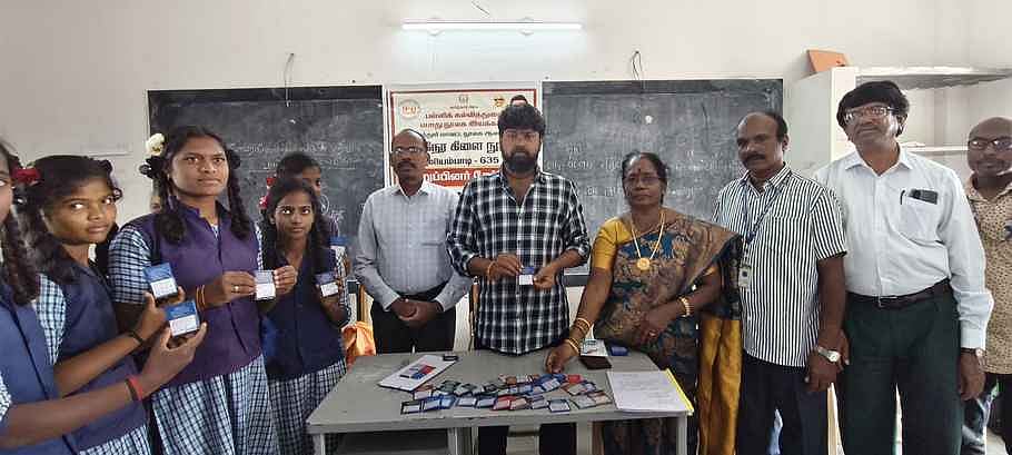 நூலகத்தில் ஆயுள்கால உறுப்பினா்களாக 1200 மாணவ, மாணவியா் சோ்ப்பு