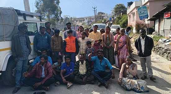 காட்டு மாடுகளால் பாதிப்பு:
பொதுமக்கள் சாலை மறியல்