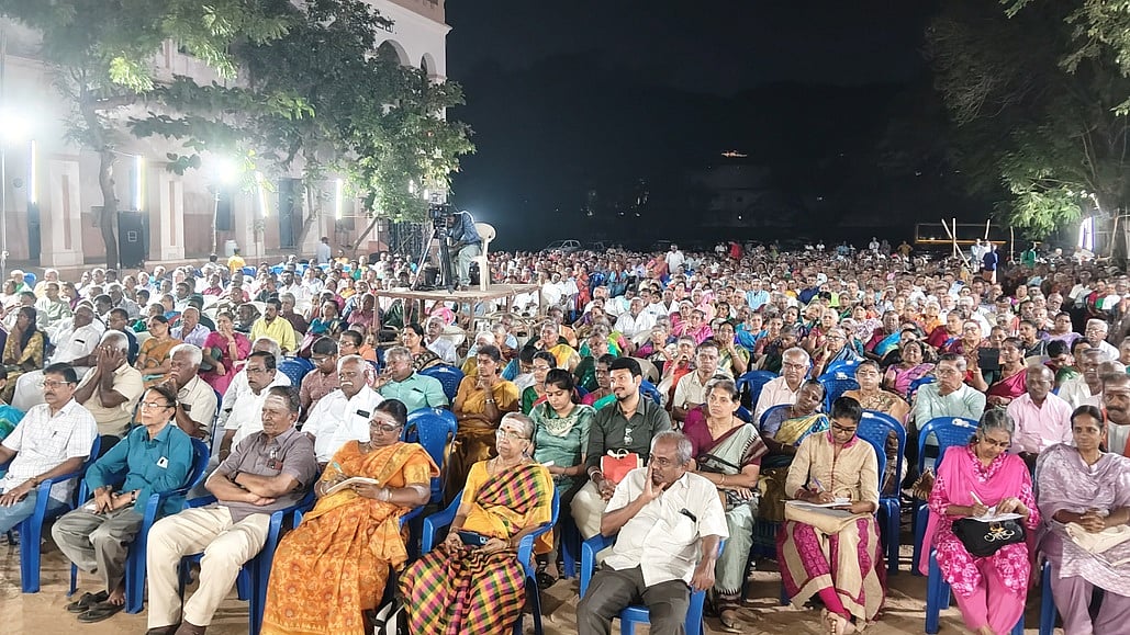 சொற்பொழிவு நிகழ்ச்சியில் பங்கேற்றோா்.