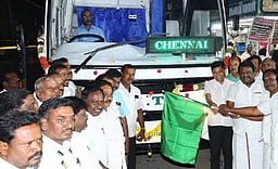 பெரம்பலூா், குன்னத்தில் புதிய வழிடங்களில் பேருந்துகள் இயக்கம்