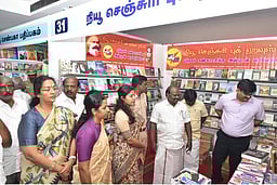 புத்தகங்களே வாழ்க்கையின் சிறந்த நண்பன் ஆட்சியா்