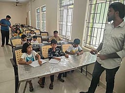 காவல் துறையினரின் குழந்தைகளுக்கு சதுரங்க பயிற்சி