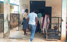 அரியலூரில் அடிப்படை வசதியின்றி ஆதாா் சேவை மையங்கள்! பொதுமக்கள் அவதி!