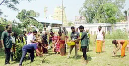 காஞ்சிபுரம் மாகாளேஸ்வரா் கோயிலில் உழவாரப்பணி