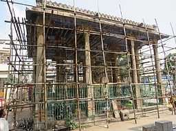 காஞ்சிபுரம் வரதராஜசுவாமி கோயிலில் 16 கால் மண்டபம் சீரமைப்பு பணி தொடக்கம்