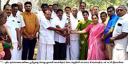 மொடக்குறிச்சி ஒன்றியத்தில்
புதிய தாா் சாலை பணி தொடக்கம்