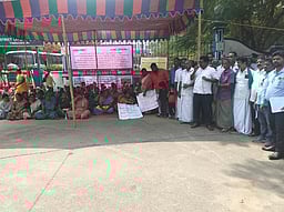 மனைப் பட்டா வழங்கக் கோரி காத்திருப்புப் போராட்டம்