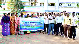 உடுமலை அரசுக் கல்லூரி கெளரவ 
விரிவுரையாளா்கள் போராட்டம்