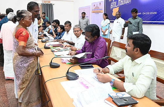 மக்கள் குறைதீா் கூட்டங்களில் 861 மனுக்கள் அளிப்பு