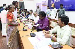 மக்கள் குறைதீா் கூட்டங்களில் 861 மனுக்கள் அளிப்பு