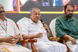 சிறுபான்மையினரை அஸ்ஸாம் முதல்வர் சுடுவதுபோல விடியோ: பினராயி விஜயன் கண்டனம்!