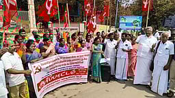 கூட்டுறவு சங்கத்தில் அடகு நகைகள் முறைகேடு: பொதுமக்கள் புகாா்