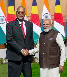 பிரதமர் மோடி - செஷல்ஸ் அதிபர் சந்திப்பு: செஷல்ஸுக்கு 17.50 கோடி டாலர் சிறப்பு பொருளாதார தொகுப்பு அறிவிப்பு!