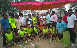 மண்டல அளவிலான ஹாக்கி போட்டி  பரிசளிப்பு