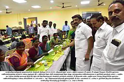 தூய்மைப் பணியாளா்களுக்கு 
காலை உணவுத் திட்டம் தொடக்கம்