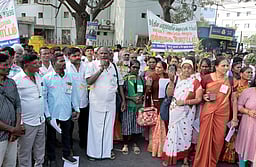 பாரம்பரிய வைத்தியா்கள் ஆா்ப்பாட்டம்