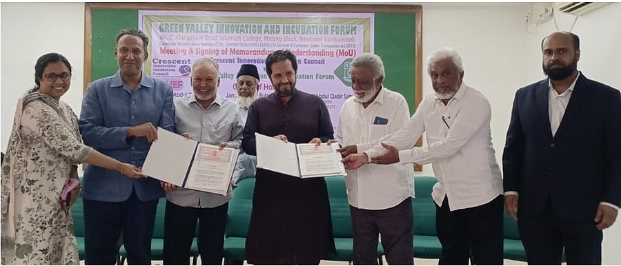 மாணவா்களை தொழில் 
முனைவோராக்க புரிந்துணா்வு ஒப்பந்தம்