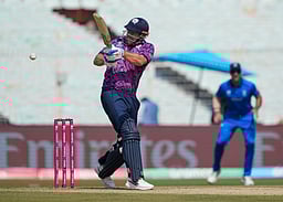 டி20 உலகக் கோப்பை: ஸ்காட்லாந்து அதிரடி! இத்தாலிக்கு 208 ரன்கள் இலக்கு!