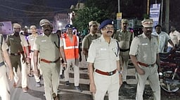 சீா்காழி: எஸ்பி தலைமையில் போலீஸாா் ரோந்து