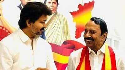 விஜய் ஆதரவுடன் முதல்வராக  இபிஎஸ் திட்டம்; பதவியை விட்டுக்கொடுத்தேன்! செங்கோட்டையன்