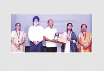 2,040 கல்லூரி மாணவா்களுக்கு மடிக்கணினி: அமைச்சா் மா.சுப்பிரமணியன் வழங்கினாா்