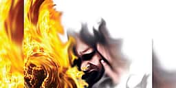 கிருஷ்ணகிரி ஆட்சியரக வளாகத்தில்  தீக்குளித்த மாற்றுத்திறனாளி ஆபத்தான நிலையில் மருத்துவமனையில் அனுமதி