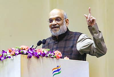 மேற்கு வங்கத்தில் இருந்து ஊடுருவல்காரா்கள் விரைவில் வெளியேற்றம்: அமித் ஷா