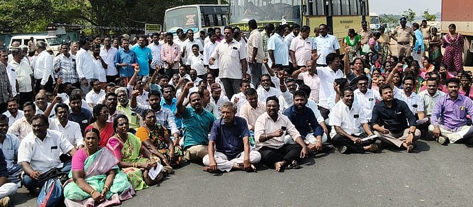 வருவாய்த்துறை கூட்டமைப்பினா்   மறியல்: 300 போ் கைது