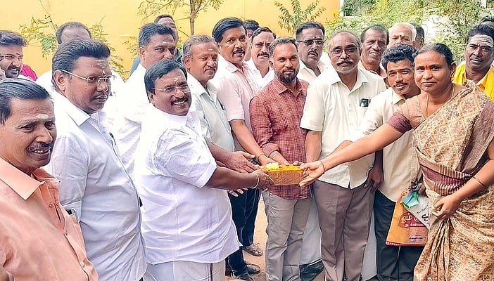 வில்லியனூா் தொகுதியில் 
ரூ.44 லட்சத்தில் வளா்ச்சிப் பணிகள்