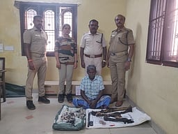 அடவிநயினாா் அணைப் பகுதியில் மானை வேட்டை: ஒருவா் கைது