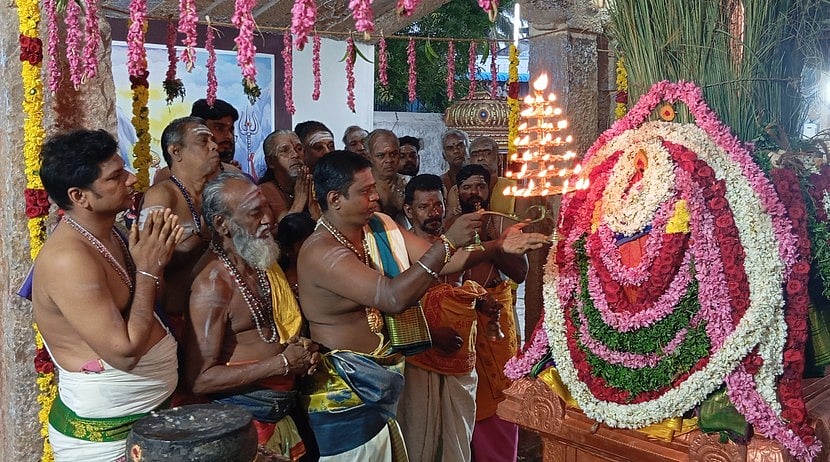 திருச்செந்தூா் வெயிலுகந்தம்மன் கோயிலில் மாசித் திருவிழா கொடியேற்றத்துடன் தொடக்கம்