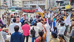 நாகா்கோவிலில் மறியலில் ஈடுபட்ட மாற்றுத்திறனாளிகள் கைது