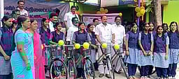 சந்தைப்பேட்டையில் 160 மாணவிகளுக்கு விலையில்லா மிதிவண்டிகள் வழங்கல்