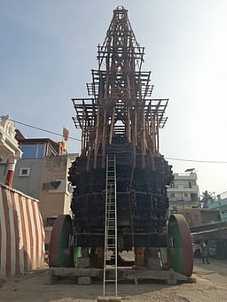 ஒசூா் சந்திரசூடேஸ்வரா் கோயில் 
தோ்த் திருவிழா பணிகள் தீவிரம்