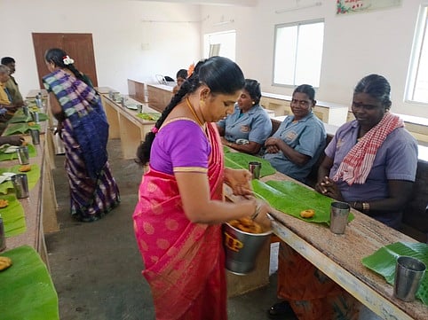 சாம்பவா்வடகரையில் 
தூய்மைப் பணியாளா்களுக்கு காலை உணவு