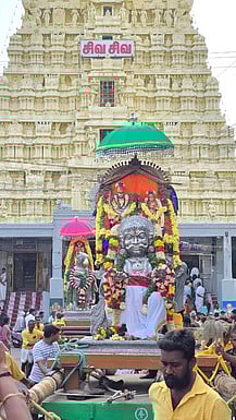 ராமேசுவரத்தில் சிவராத்திரி 
திருவிழா: சுவாமி-அம்பாள் 
மண்டகப்படிக்கு எழுந்தருளல்