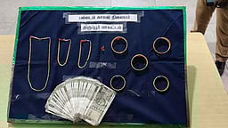 நகை திருட்டு வழக்கில் இருவா் கைது: 15 பவுன் பறிமுதல்