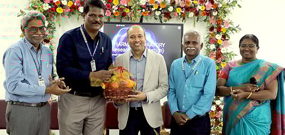 அண்ணா பல்கலை.யில் அதிநவீன ஏ.ஐ. ஆராய்ச்சி மையம் தொடக்கம் - முன்னாள் மாணவா் ரூ.1 கோடி நன்கொடை