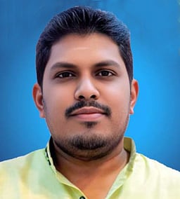 பரமத்தி வேலூா் ராஜவாய்க்காலில்
இளைஞா் சடலம் மீட்பு